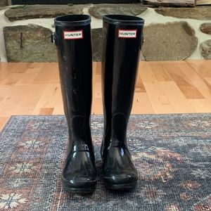 Hunter / Size 6.5 / EU 37 / Glossy Black / Worn once